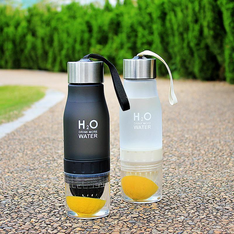 Bouteille d'eau avec infuseur de fruits H²O
